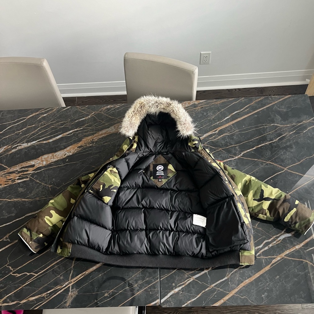 Canada goose Chilliwack bomber camo print